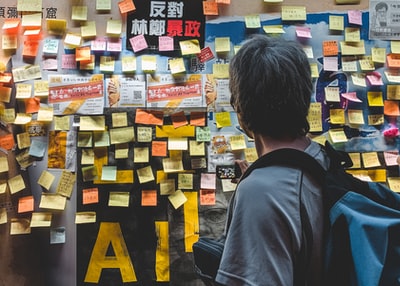 黑色木框玻璃陈列柜